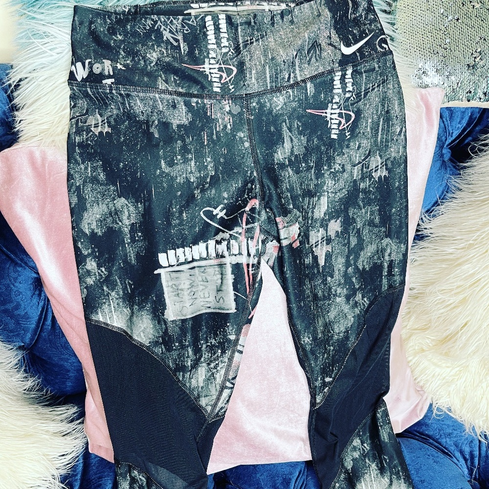 USED NIKE CAPRIS
